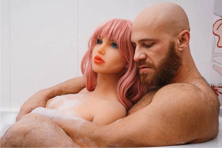 Surprising! Bodybuilder marries his sex doll after whirlwind romance