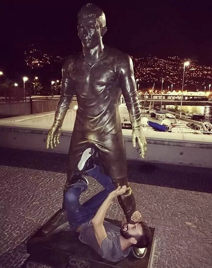 Crotch of Cristiano Ronaldo's statue continues to wear away due to his fans always rubbing on it (photos)