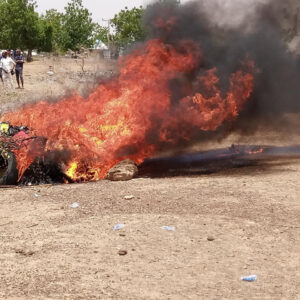 Suspected kidnapper burnt to ashes by angry mob in Anambra State