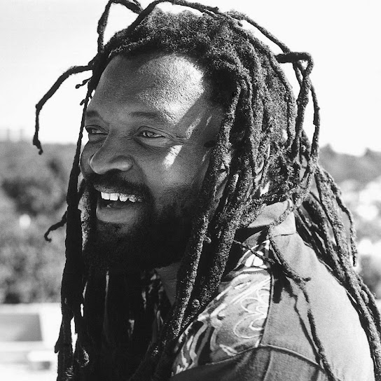 Lucky Dube - Back To My Roots (Live)